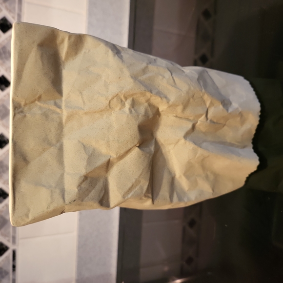 Vintage Ceramic Illusions Crinkled Paper Bag Vase Trmpe L’ Oeil Pop Art 8" - Picture 10 of 12